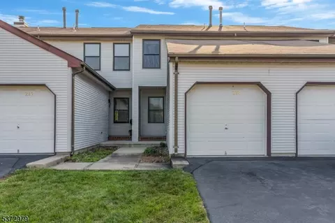 214 Spruce Ct, Flemington, NJ 08822