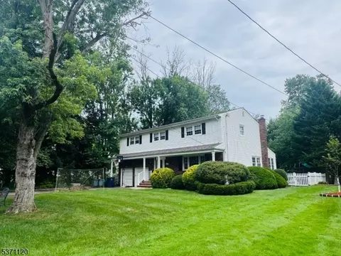 227 Hawthorne Dr, Clark, NJ 07066