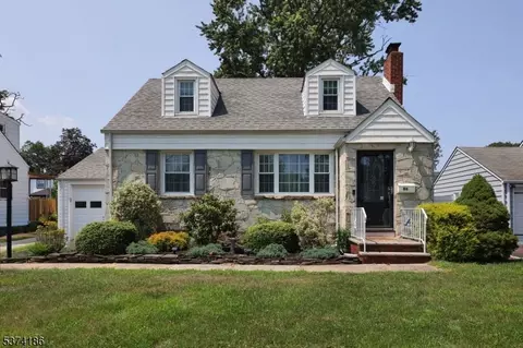 86 St Laurent Dr, Clark, NJ 07066