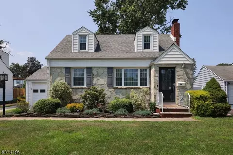 86 St Laurent Dr, Clark, NJ 07066