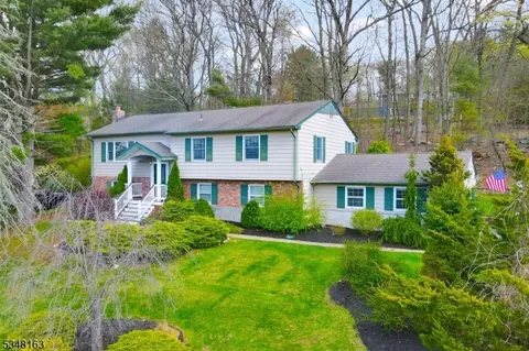 28 Bisset Dr, West Milford, NJ 07480