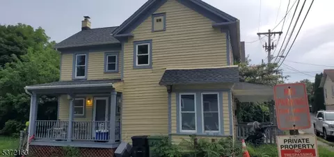 26 Vannatta St, Washington, NJ 07882