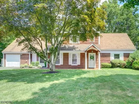 15 Crown Rd, Franklin Twp, NJ 08873