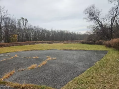 8 Pepperidge Rd, Wantage Twp, NJ 07461
