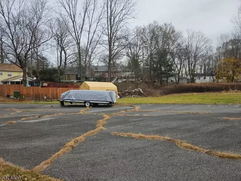 8 Pepperidge Rd, Wantage Twp, NJ 07461 photo 17