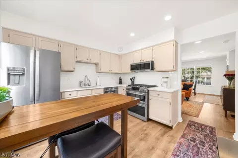 1507 Cobblestone Ct, Flemington, NJ 08822