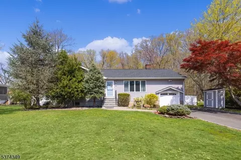 11 Carl Dr, Fairfield, NJ 07004