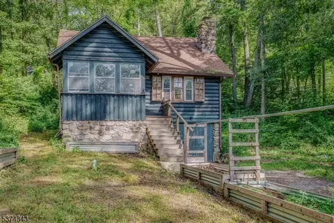 114 Pocantecs Rd, Highland Lakes, NJ 07422