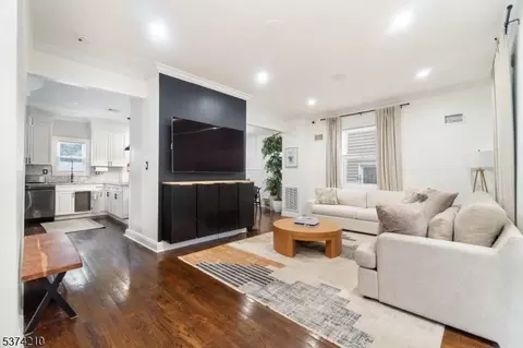 122 4th Ave, East Orange, NJ 07017