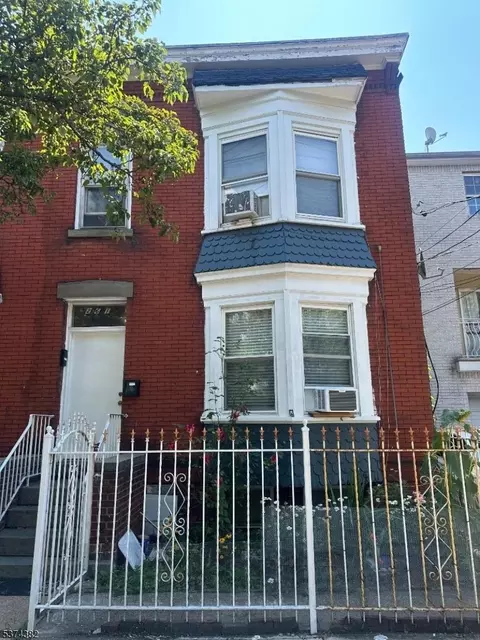 261 Lake St, Newark, NJ 07104