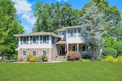 8 Walker Dr, New Providence, NJ 07974