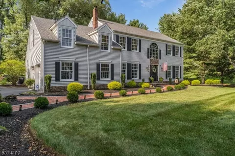 4 Rolling Ln, Flemington, NJ 08822