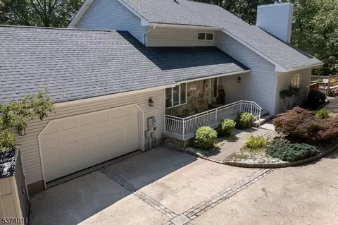 10 Catherine Ter, Byram Twp, NJ 07821