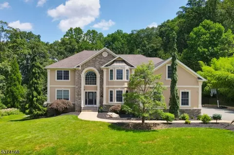 3 Jared Pl, Budd Lake, NJ 07828