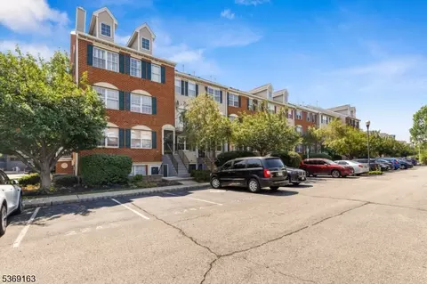 94 Callahan Ct, Newark, NJ 07103