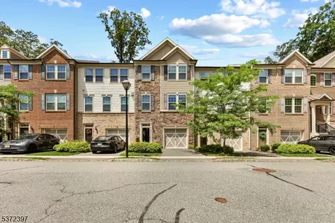 90 Albert Ct, Randolph, NJ 07869