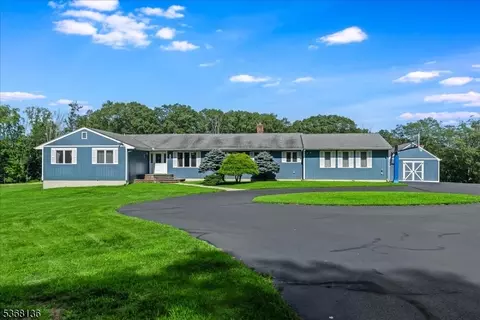 8 Birch Hill Ln, Blairstown, NJ 07825