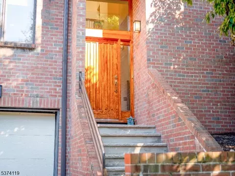 6 Andrea Dr, Fairfield, NJ 07004