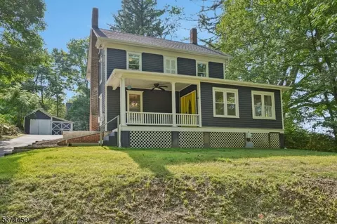 4 Edge Hill Rd, Blairstown, NJ 07825