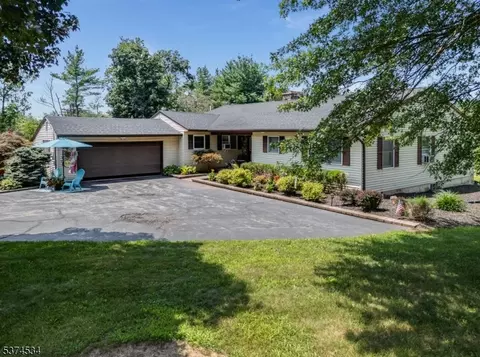 9 Higginsville Rd, Readington Twp, NJ 08853