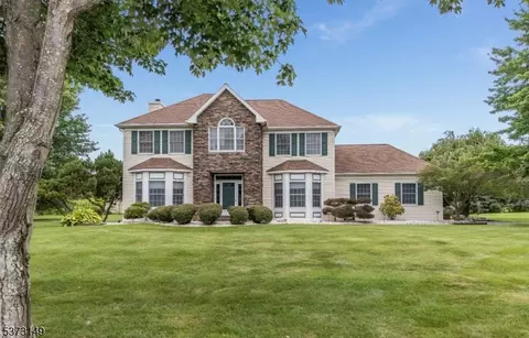 6 Cobblewood Ct, Phillipsburg, NJ 08865