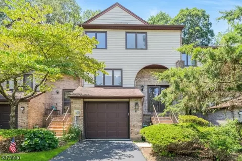 16 Valley Forge Ln, Morris Plains, NJ 07950