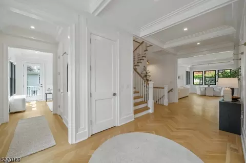 Entry Way - 14 Argyle Ct, Summit, NJ 07901 photo 2 of 9