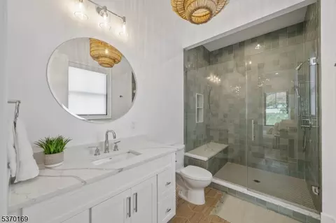 Bath - 14 Argyle Ct, Summit, NJ 07901 photo 1 of 8