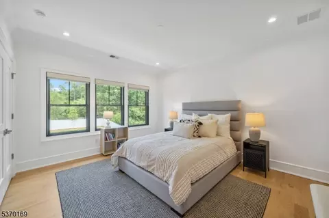 Bedroom - 14 Argyle Ct, Summit, NJ 07901 photo 5 of 7