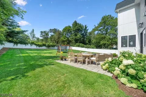 Exterior - 14 Argyle Ct, Summit, NJ 07901 photo 4 of 6