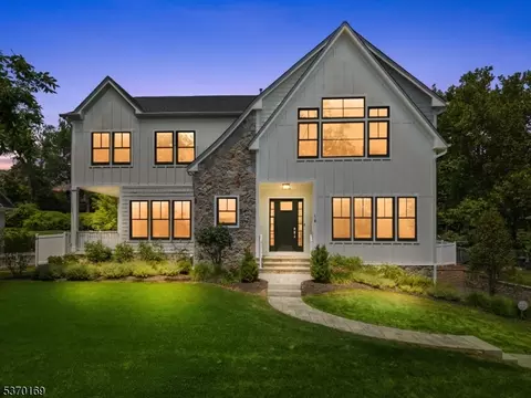 Exterior - 14 Argyle Ct, Summit, NJ 07901 photo 2 of 6