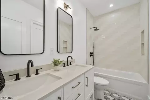 Bath - 14 Argyle Ct, Summit, NJ 07901 photo 6 of 8