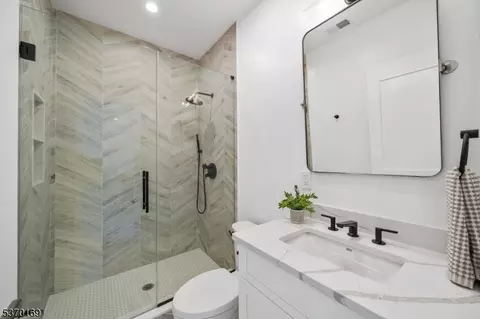 Bath - 14 Argyle Ct, Summit, NJ 07901 photo 5 of 8