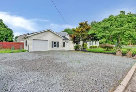 6 Main St, Helmetta, NJ 08828 photo 3
