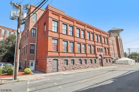18 Market St #301, Paterson, NJ 07501