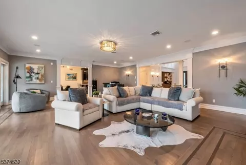 180 Pines Lake Dr E, Wayne, NJ 07470 photo 9