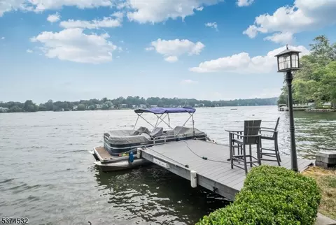 180 Pines Lake Dr E, Wayne, NJ 07470 photo 2