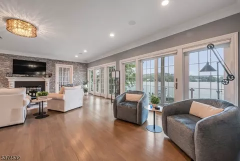 180 Pines Lake Dr E, Wayne, NJ 07470 photo 10