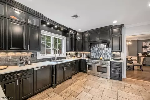 180 Pines Lake Dr E, Wayne, NJ 07470 photo 13