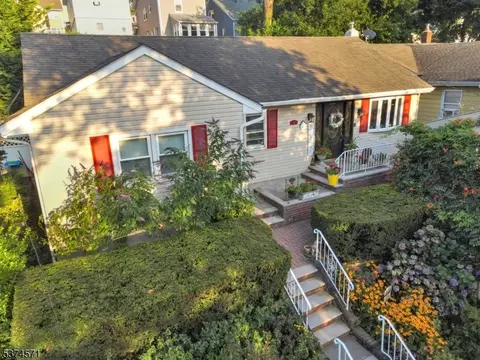 16 Park Pl, Kearny, NJ 07032