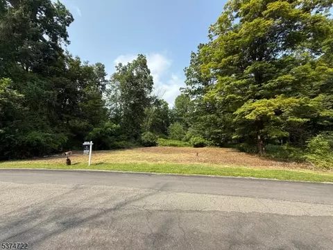 15 Bernard Dr, Andover Twp, NJ 07860