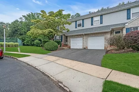 28 Hawthorn Dr #28, Edison, NJ 08820
