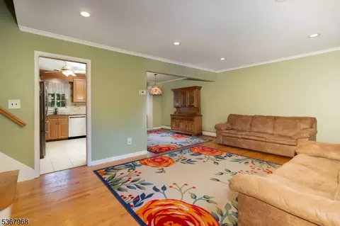 27 Dixon Pl, Wayne, NJ 07470 photo 4