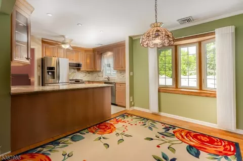 27 Dixon Pl, Wayne, NJ 07470 photo 5