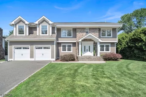 26 Wind Ridge Dr, Caldwell, NJ 07006