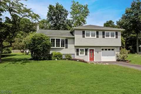 22 Indian Ln, Hackettstown, NJ 07840