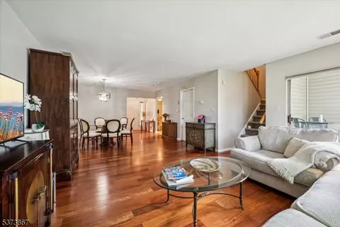 149 Sunrise Dr, Whippany, NJ 07981