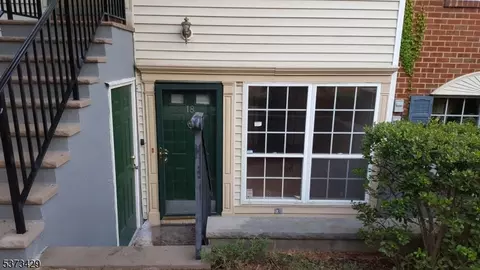 18 Vaughan Dr, Newark, NJ 07103