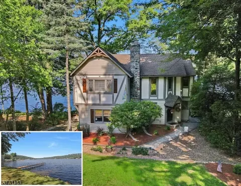 82 Maple Pkwy, Sparta, NJ 07871