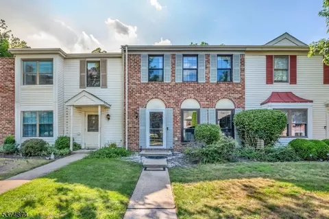 83 Pear Tree Ln, Franklin Park, NJ 08823